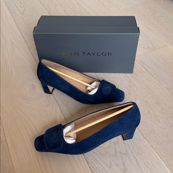 Ann Taylor Suede Buckle Pump Deep Sea Blue Heels Shoes Size 8 - Picture 2 of 10